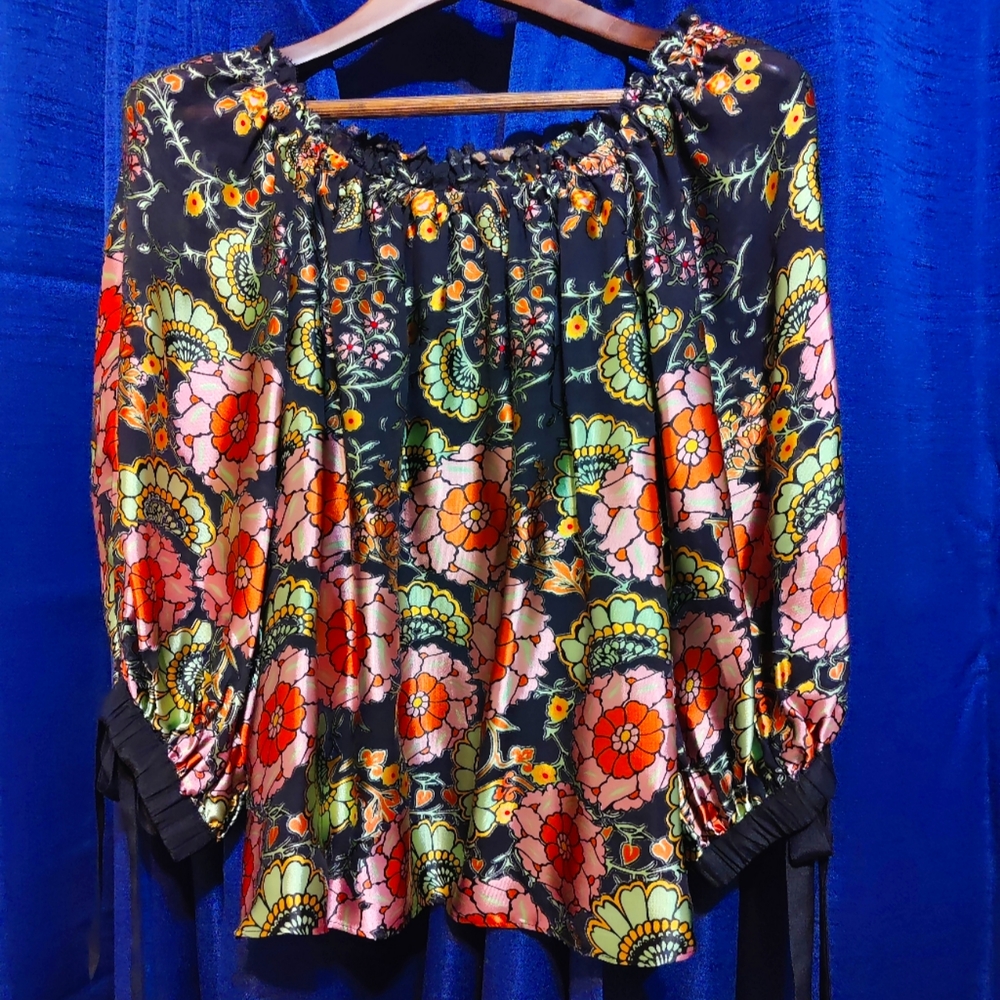 NWT Alice + Olivia floral top